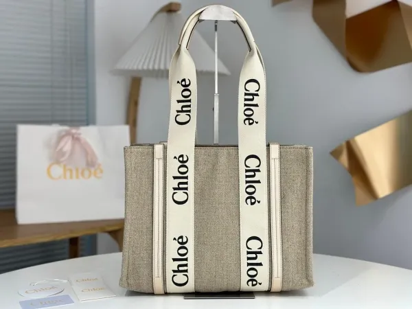 Chloé Crochet Tote Bag in Navy Blue - 2