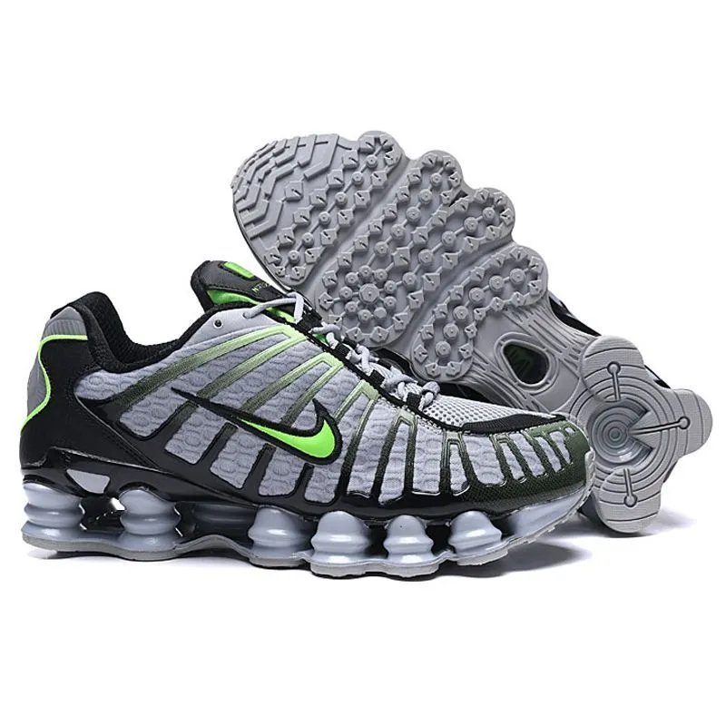 Nike Shox R4 Black Sneakers - 7