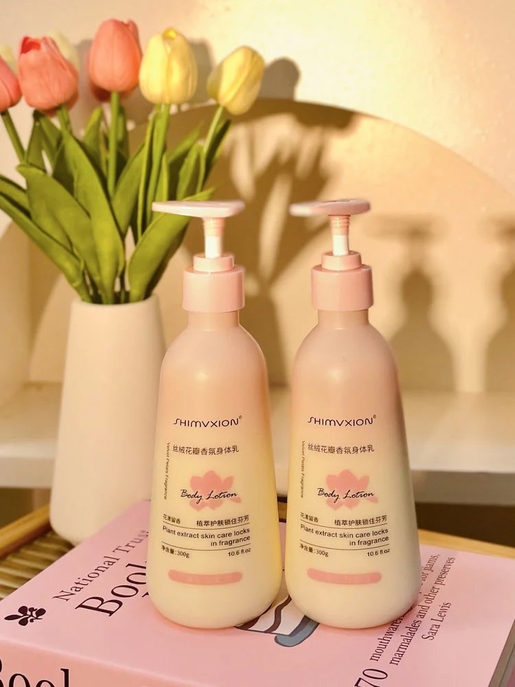 Supermarket out of stock king 💰 thirty-nine point nine 🉐 2 large bottles ❗ Body lotion with Olay added 🔥 The same niacinamide desert dry skin has been nourished and moisturized, making the skin tender and smooth. 【 SHIMVXION_ Velvet Petal Fragrance Body Lotion 】 Softens keratin, soothes dry chicken skin, and relieves back lumps and itching. w030303