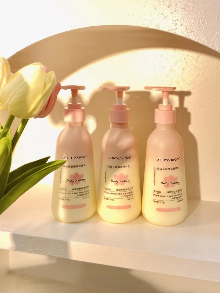 Supermarket out of stock king 💰 thirty-nine point nine 🉐 2 large bottles ❗ Body lotion with Olay added 🔥 The same niacinamide desert dry skin has been nourished and moisturized, making the skin tender and smooth. 【 SHIMVXION_ Velvet Petal Fragrance Body Lotion 】 Softens keratin, soothes dry chicken skin, and relieves back lumps and itching. w030303