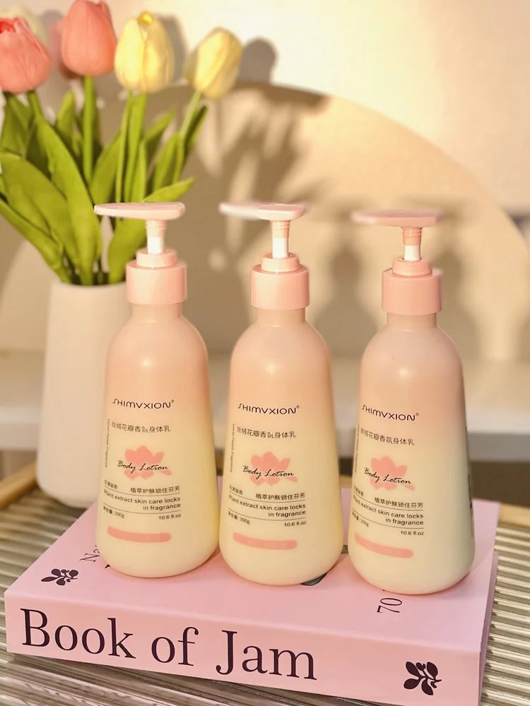 Supermarket out of stock king 💰 thirty-nine point nine 🉐 2 large bottles ❗ Body lotion with Olay added 🔥 The same niacinamide desert dry skin has been nourished and moisturized, making the skin tender and smooth. 【 SHIMVXION_ Velvet Petal Fragrance Body Lotion 】 Softens keratin, soothes dry chicken skin, and relieves back lumps and itching. w030303