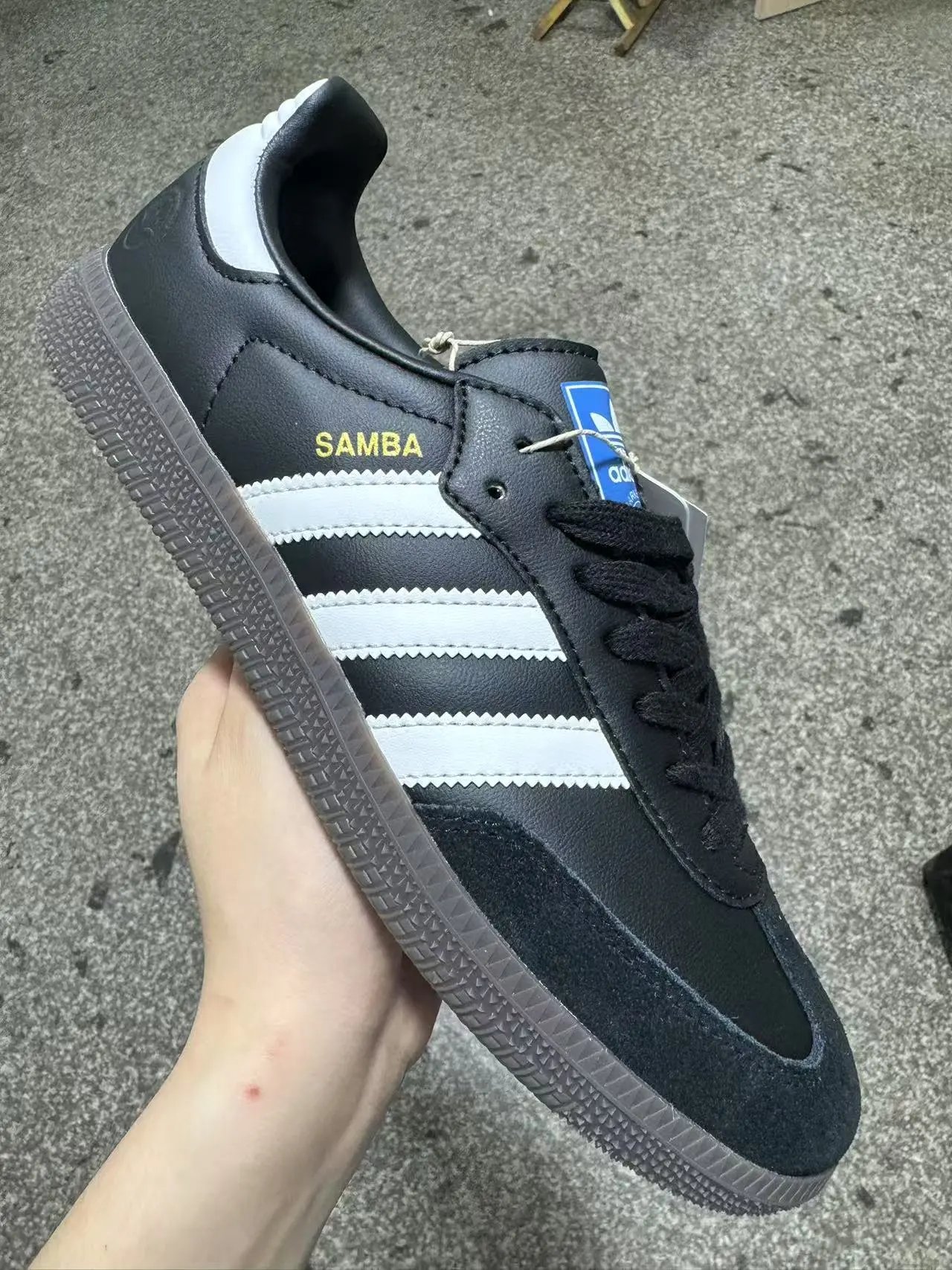 AD Samba B75807 Black and white with steel prints