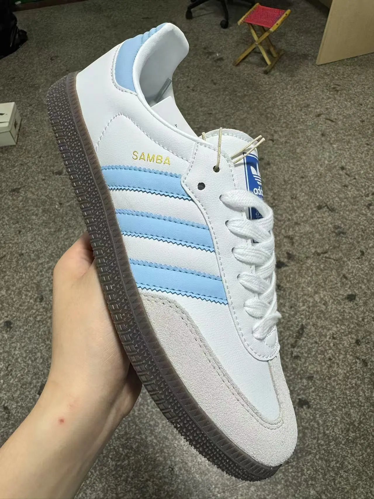 AD Samba EG9327 White and Blue