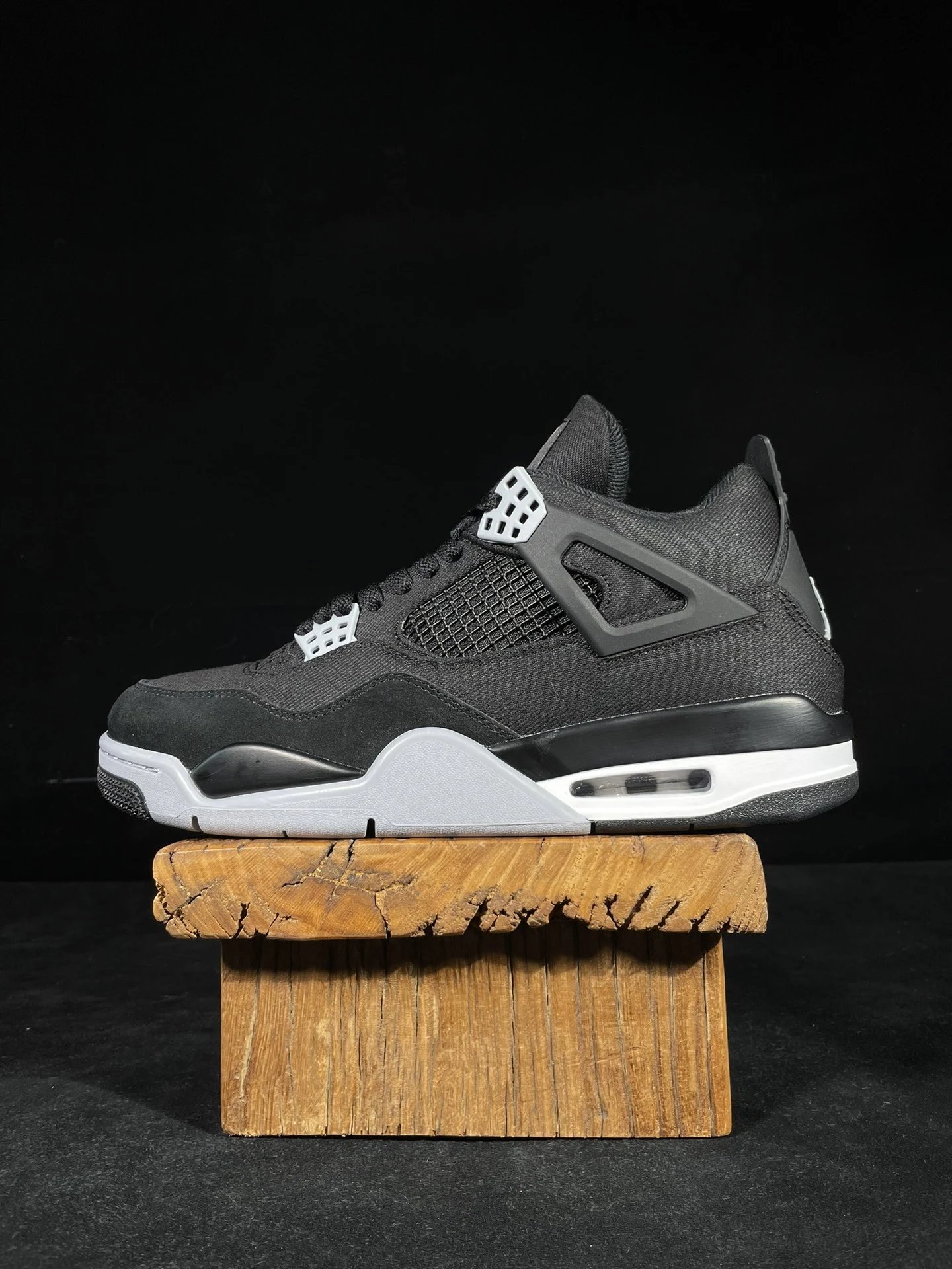 DH7138-006 Black 40-47.5