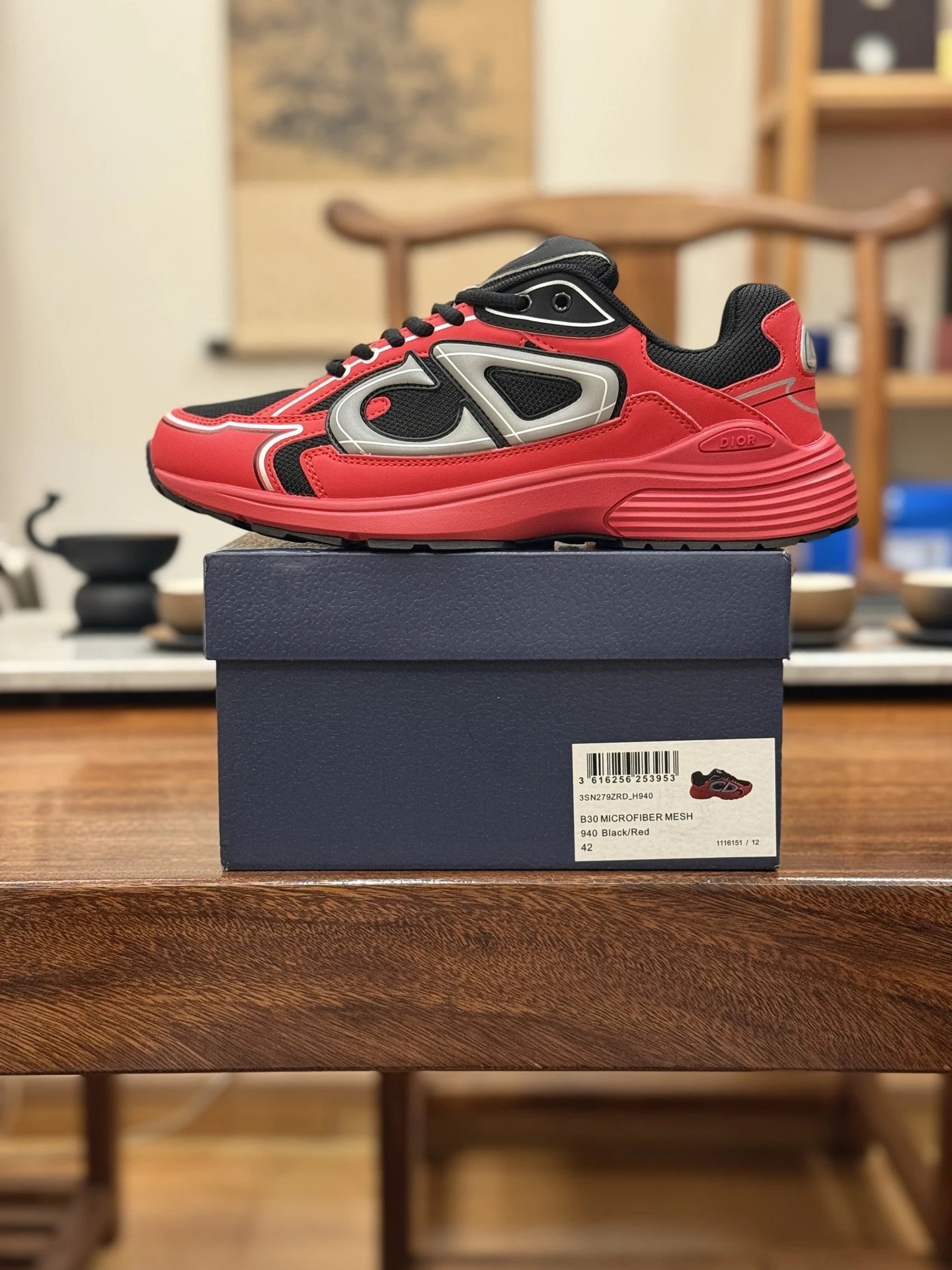 Black and red 3SN279ZRD-H940