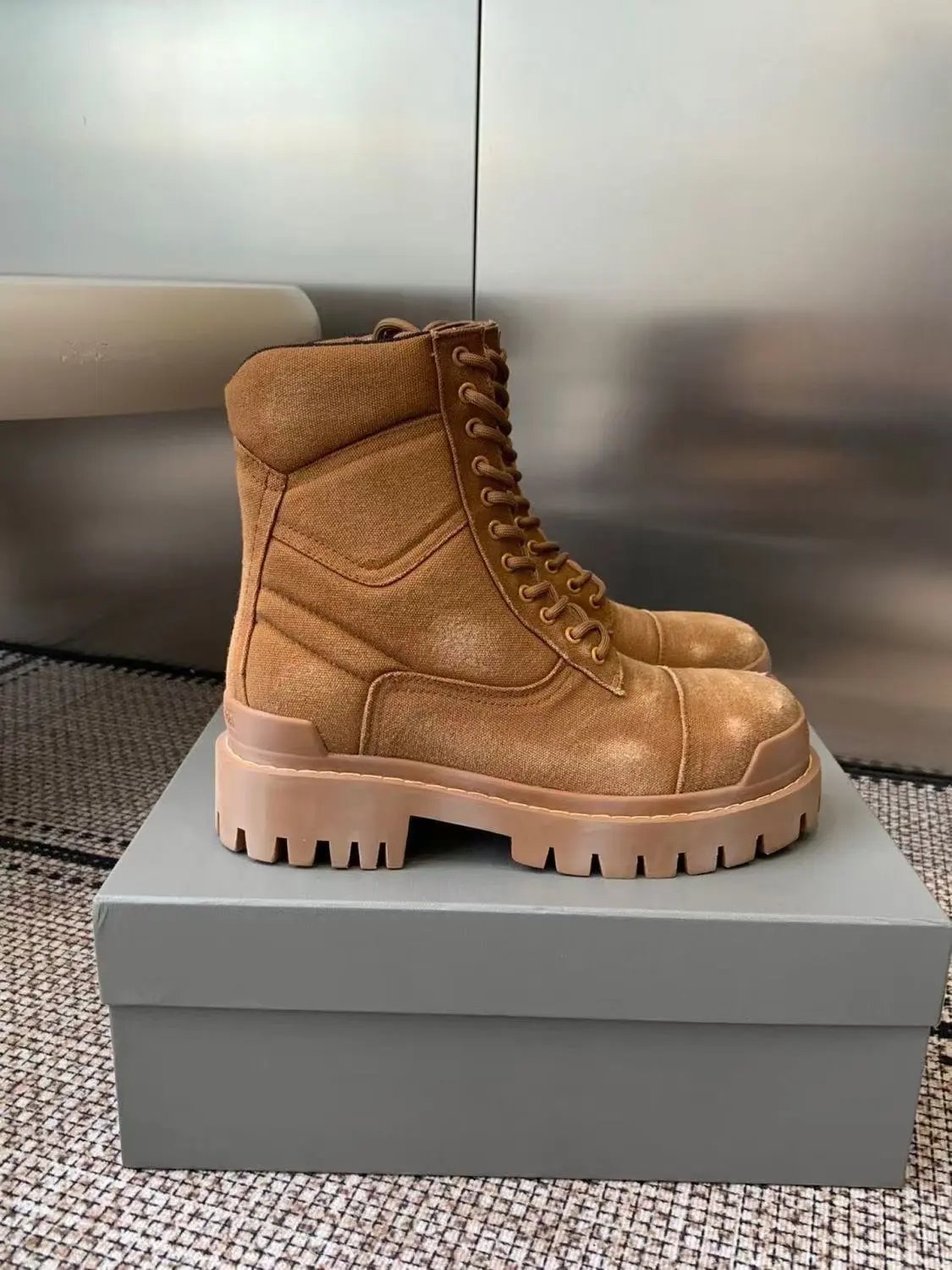 beige