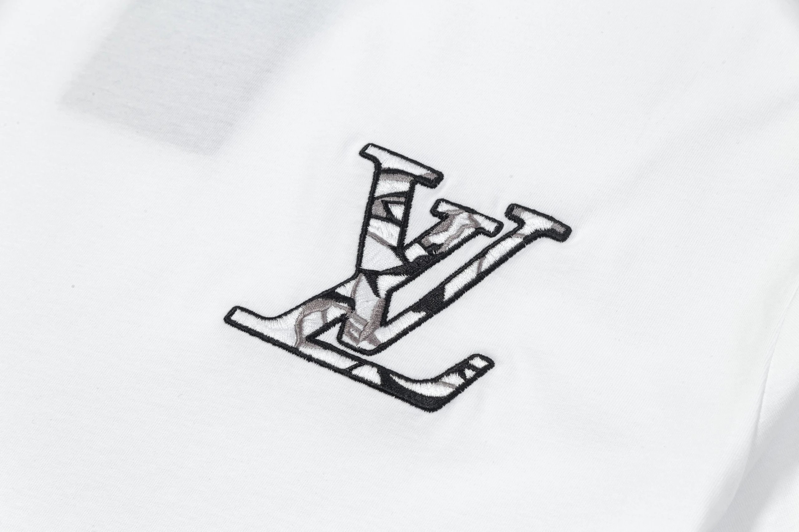 Embroidered Short Sleeve Shirt photo 6