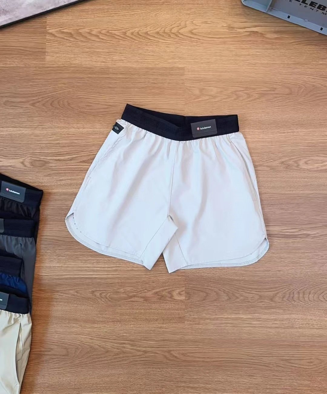 LULU Shorts photo 5