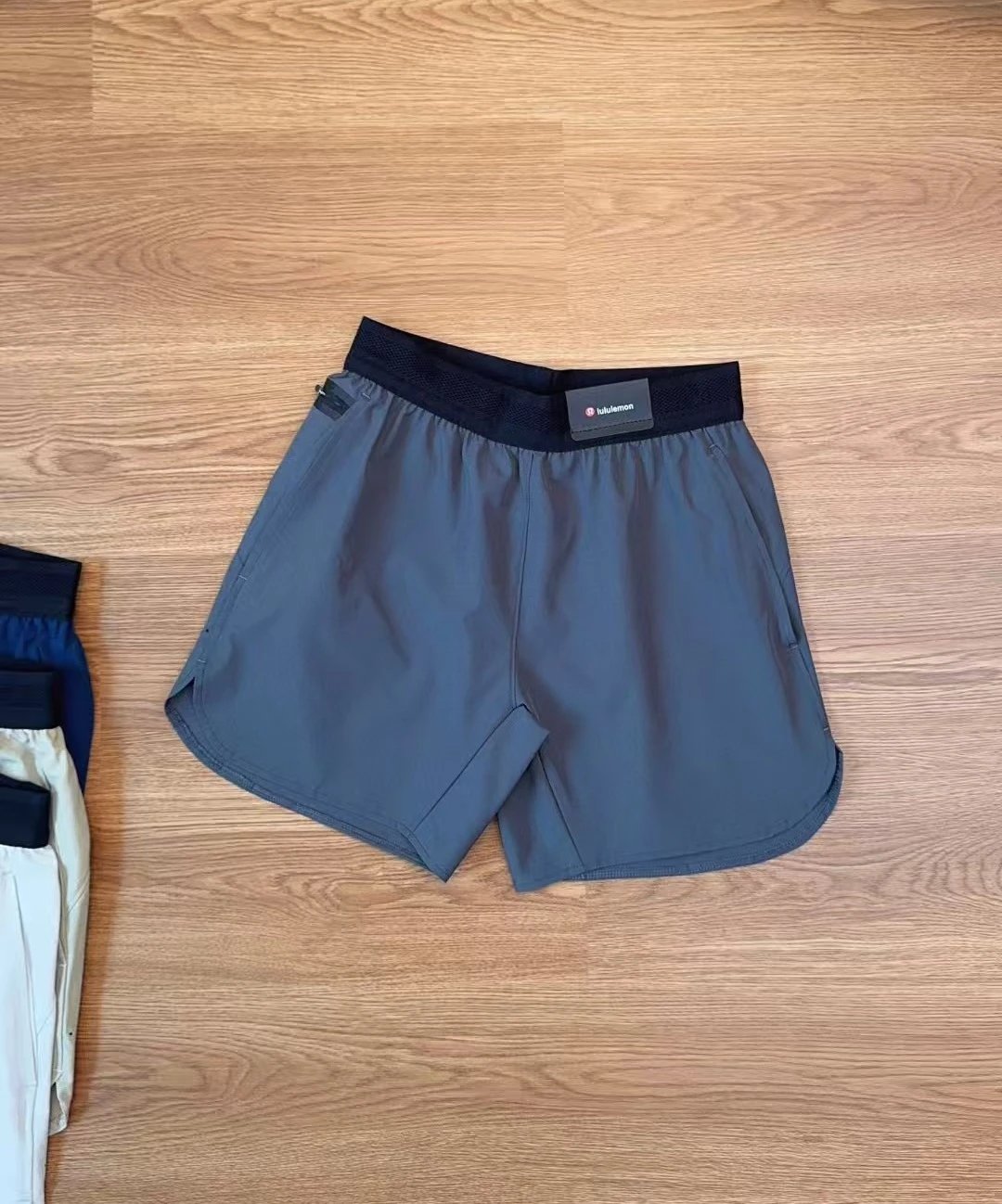 LULU Shorts photo 3