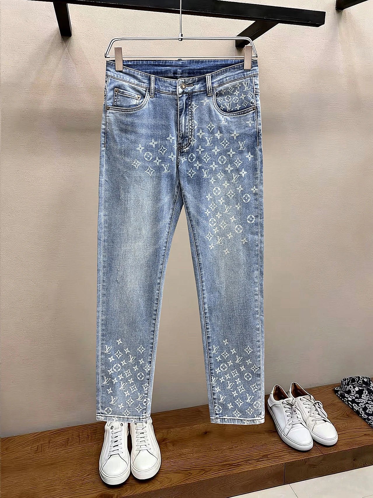 Washed Logo Jeans photo 3