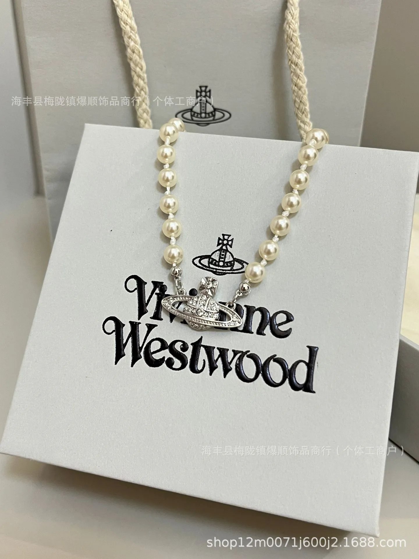 Vivienne Westwood Pearl Neckla