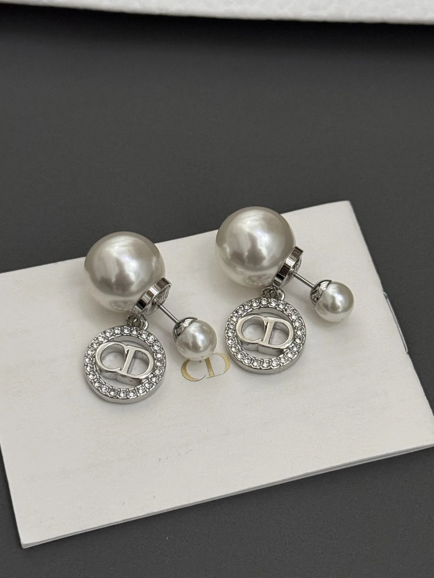 Chanel Pearl and CC Logo Necklace White Jewelry - 4