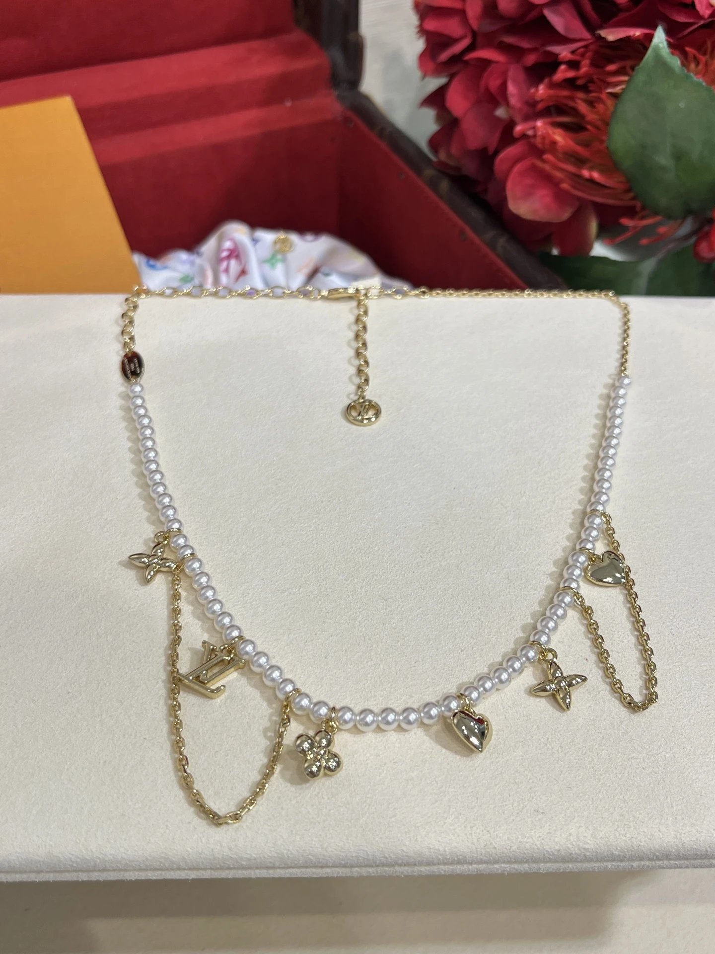 Chanel Pearl and CC Logo Necklace White Jewelry - 5