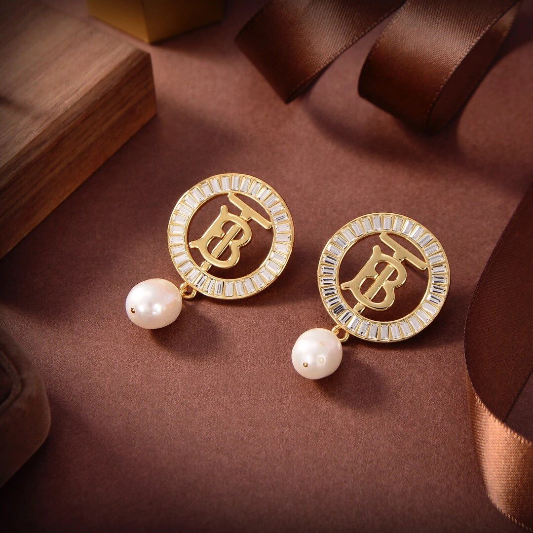 Chanel Pearl and CC Logo Necklace White Jewelry - 13