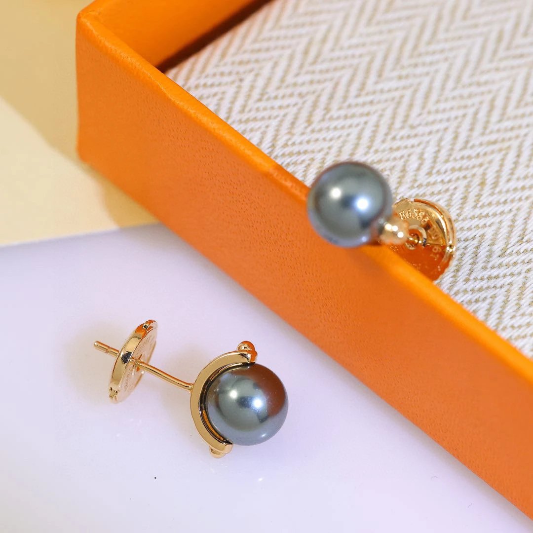 Hermès Pearl Earrings in Gray Tahitian Pearl with 18K Gold Jewelry - 1