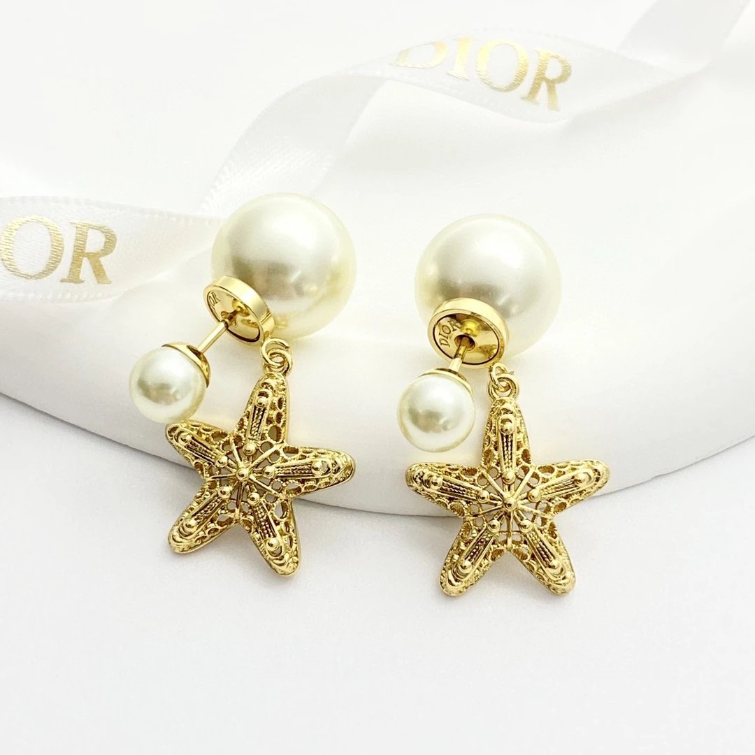 Chanel Pearl and CC Logo Necklace White Jewelry - 9