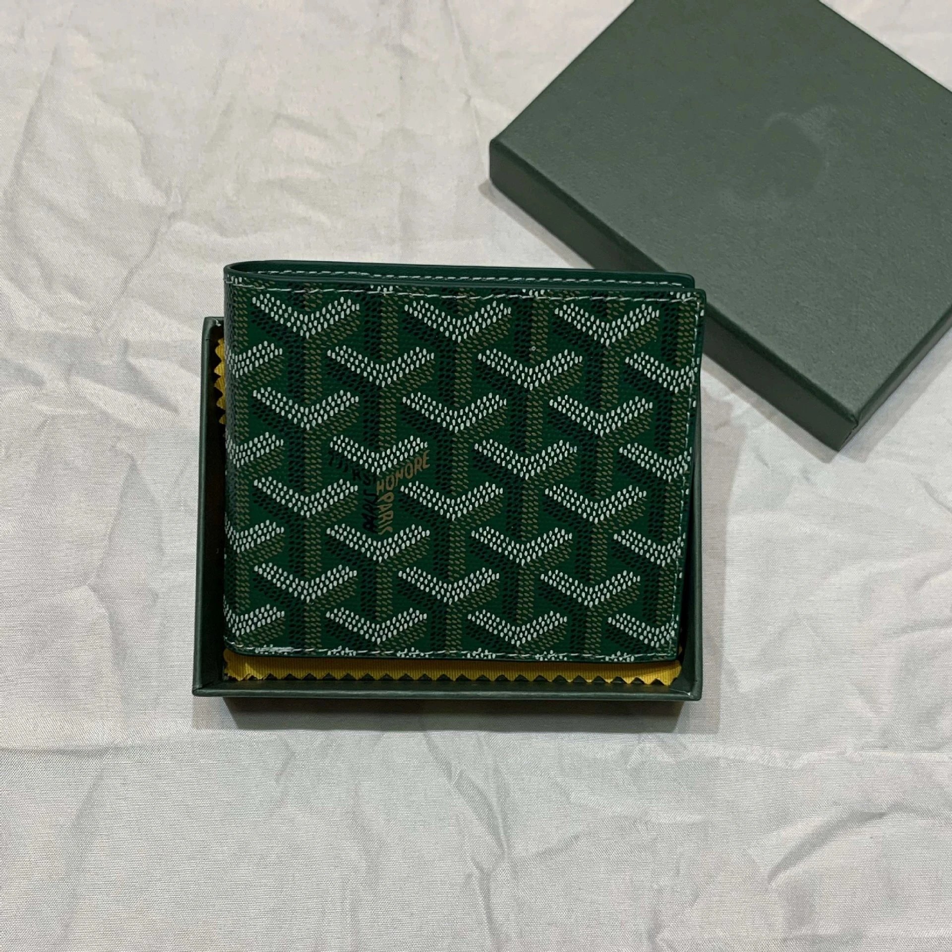 *Top Quality * Comes with Original Box * Gy Folding Wallet Card Pack
