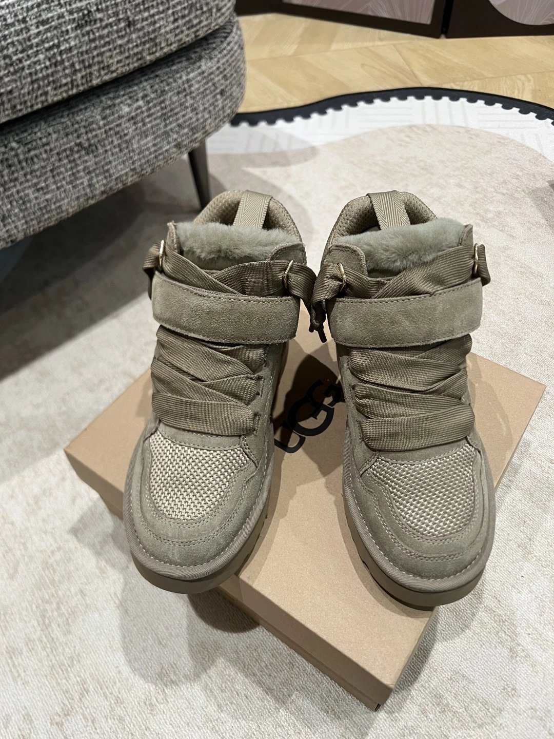 【代购级】UGG Highmel 舒适休闲 短靴 灰色 女款高帮雪地靴 真毛！UGG® 2⃣️6⃣️fall新款坡跟款梅尔系列内增高6cm/牛反绒面纯羊毛里EVA底