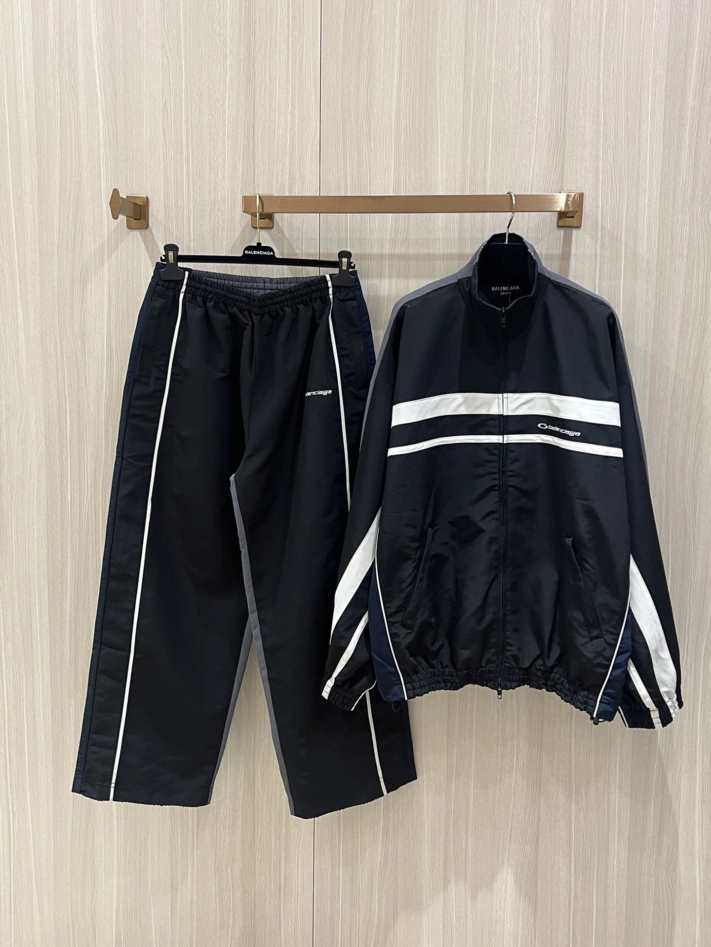 Balenciaga Matching Sets Color-block zip-up track jacket and straight-leg pants set image 2