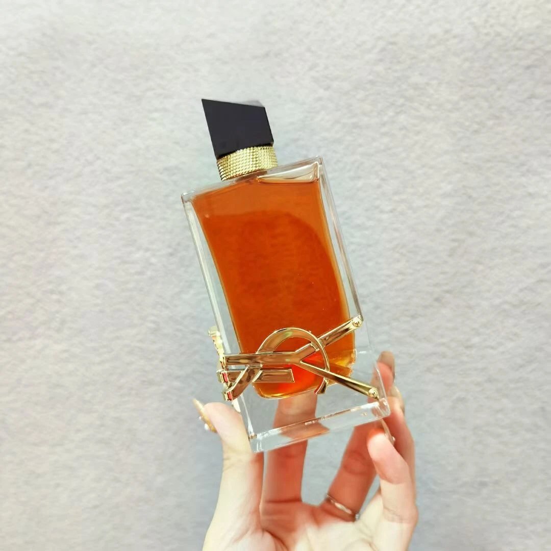 Carolina Herrera Multiple fragrance models — Fragrance of Free Water