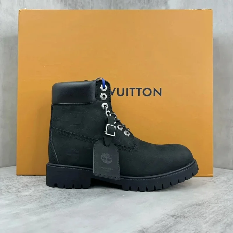UGG Boots Suede Shearling — L matte black matte mark