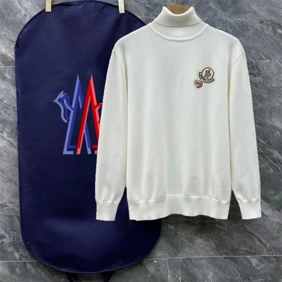 M蒙两标高领毛衣白