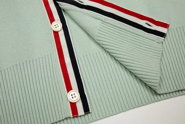 Thom Browne Knitwear V-neck four-bar stripe button cardigan product detail image 15