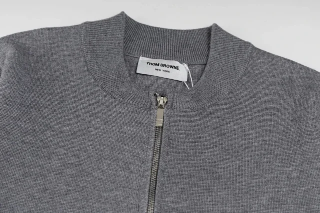 Thom Browne Knitwear V-neck four-bar stripe button cardigan product detail image 14
