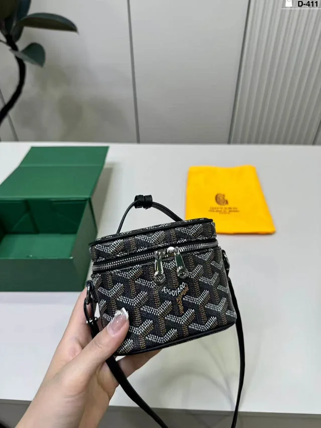 Goyard Crossbody Bags Mini top-handle zip bag product detail image 5