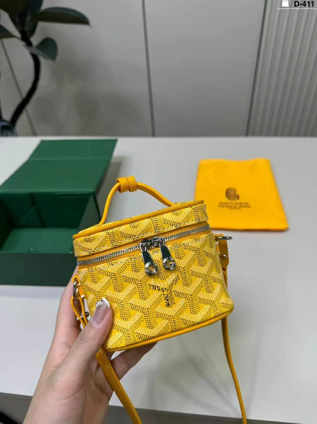 Goyard Crossbody Bags Mini top-handle zip bag product detail image 13