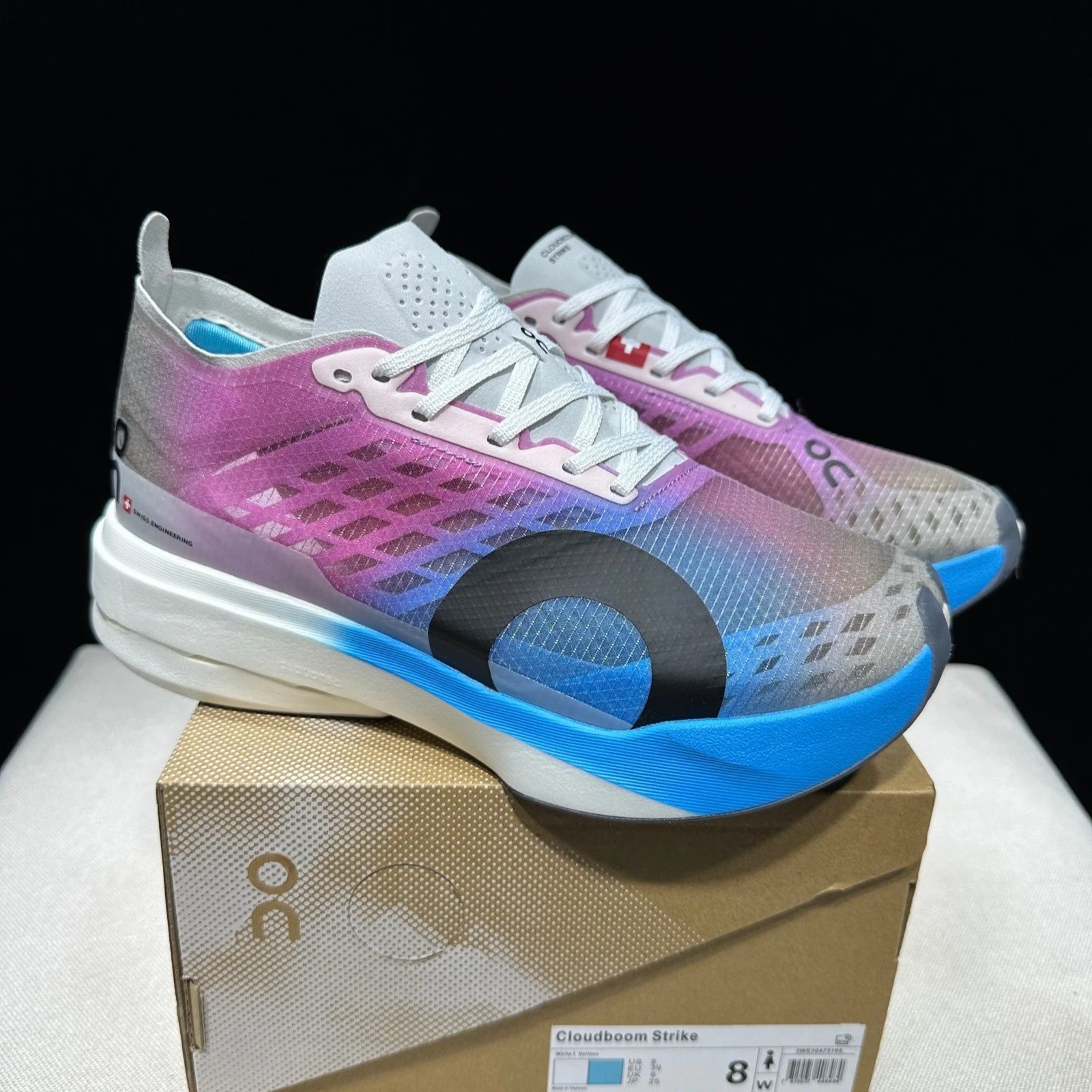 On Sneakers Cloudspike Amplius — 13