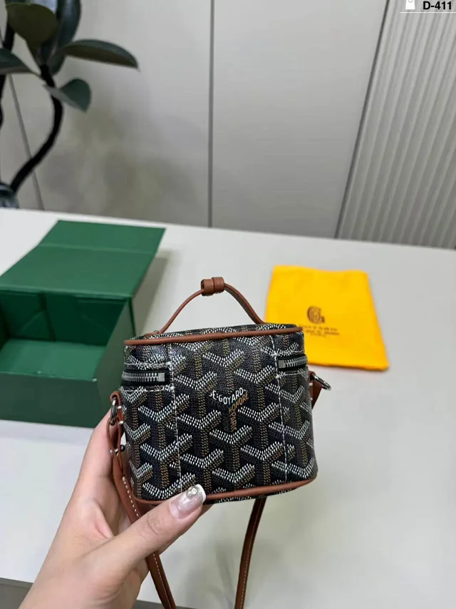 Goyard Crossbody Bags Mini top-handle zip bag product detail image 2