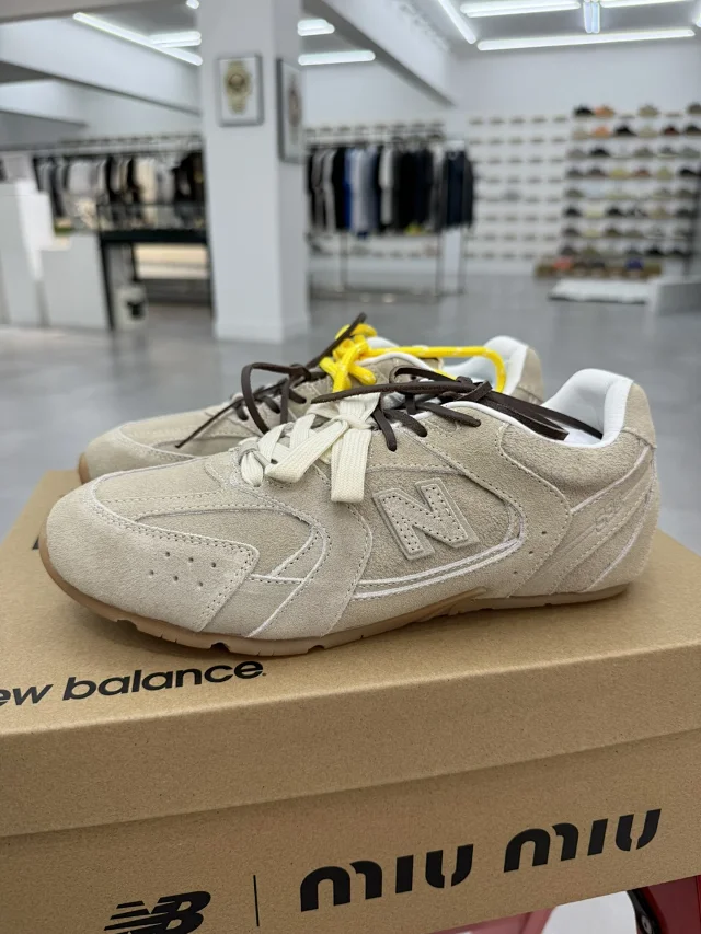 New Balance Sneakers 530 Miu collaboration product detail image 4