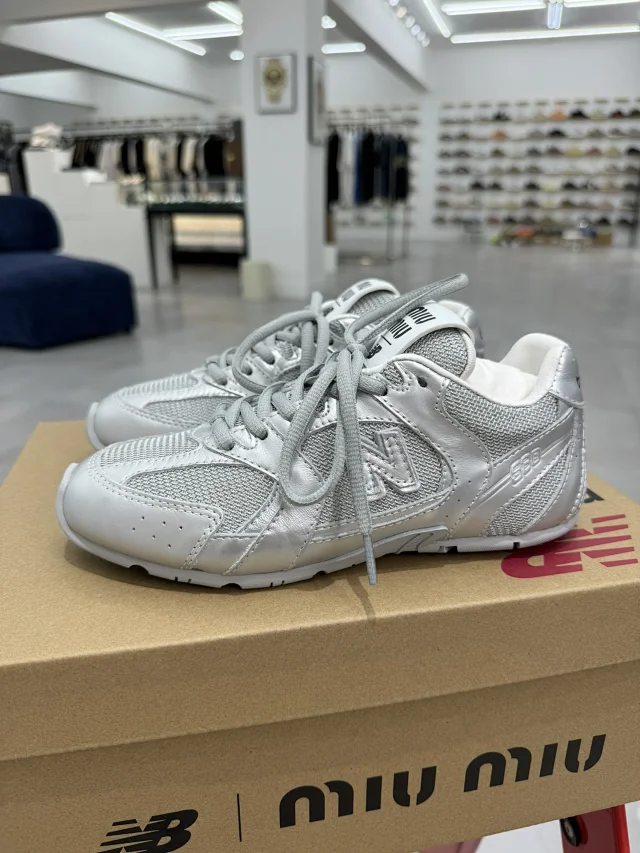 New Balance Sneakers 530 Miu collaboration product detail image 3