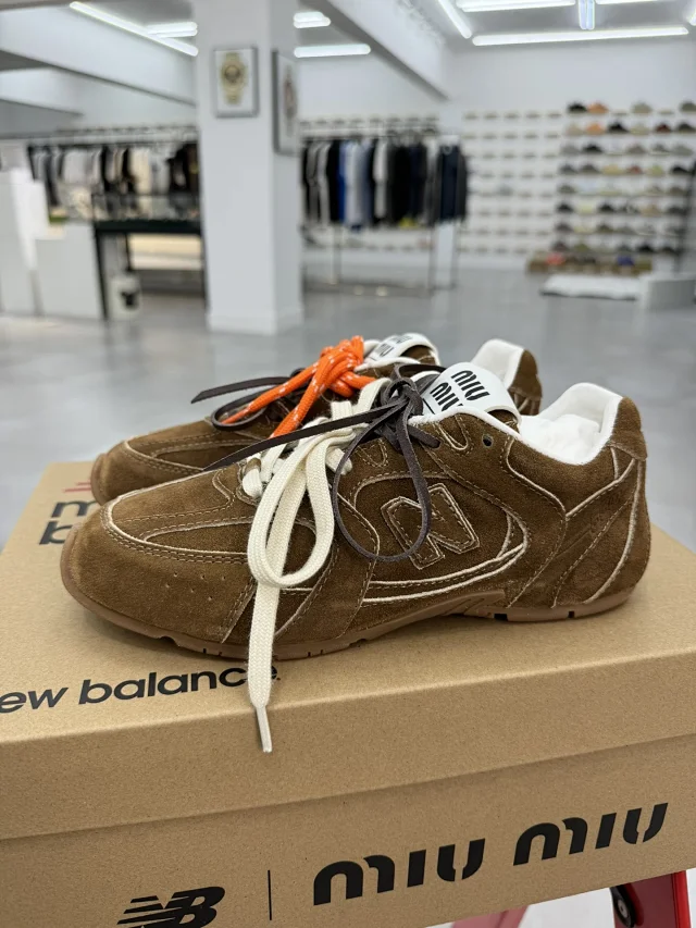 New Balance Sneakers 530 Miu collaboration product detail image 2