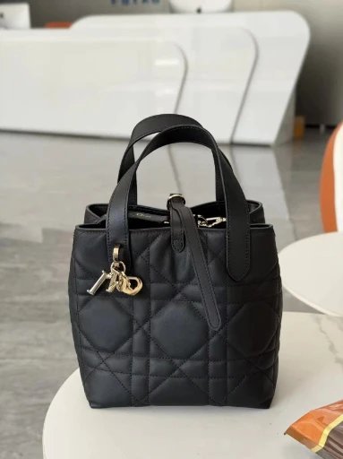Dior Handbags Toujours quilted handbag — Vertical Black (Original logo)