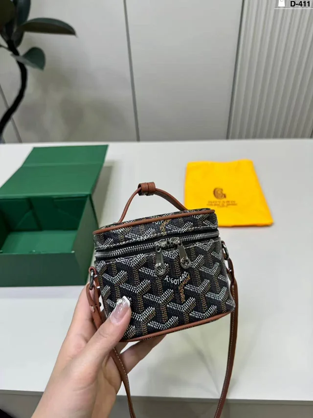 Goyard Crossbody Bags Mini top-handle zip bag product detail image 12