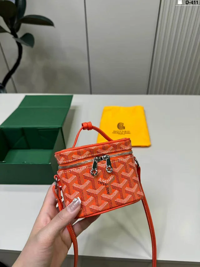 Goyard Crossbody Bags Mini top-handle zip bag product detail image 3