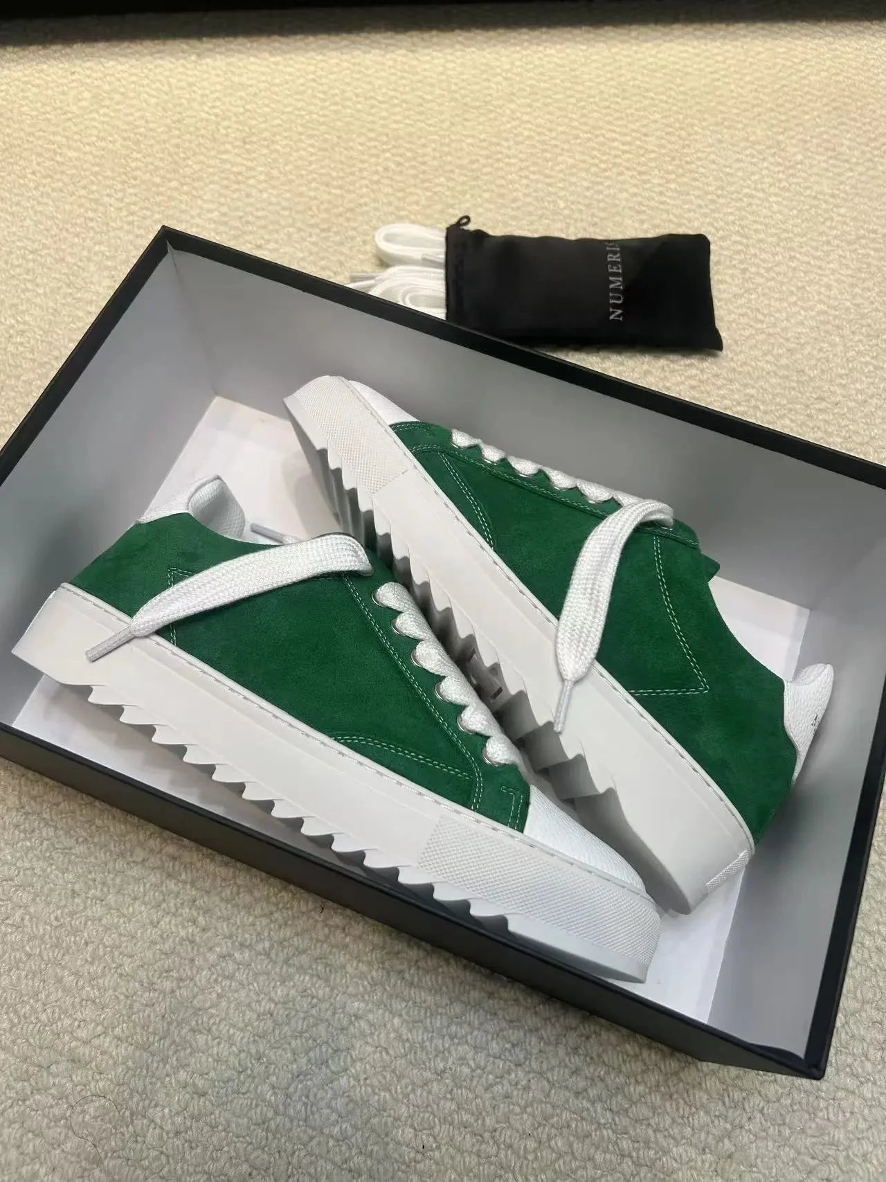 Numeris Sneakers Low-Top Lace-Up with Serrated Sole — Green