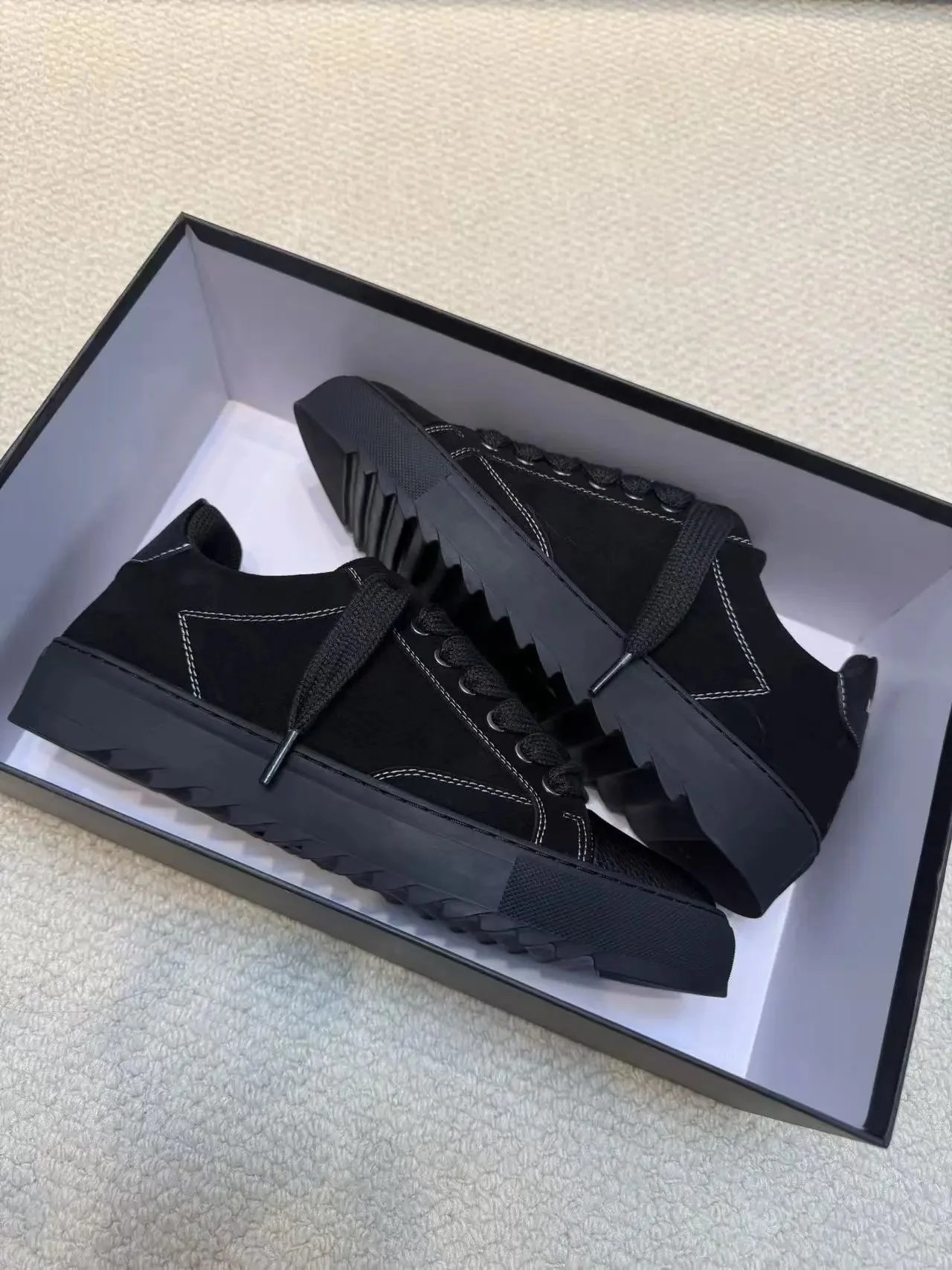 Numeris Sneakers Low-Top Lace-Up with Serrated Sole — Black Warrior