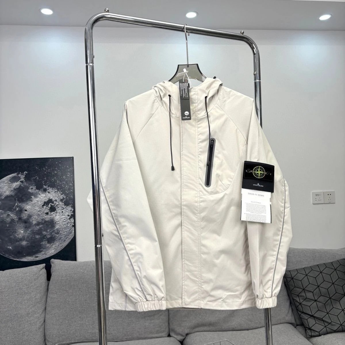 Hooded reflective white