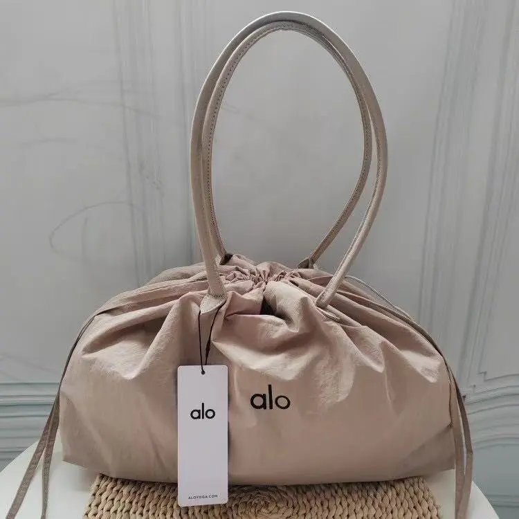 Alo Travel Bags Large-capacity duffel bag with detachable shoulder strap — 20