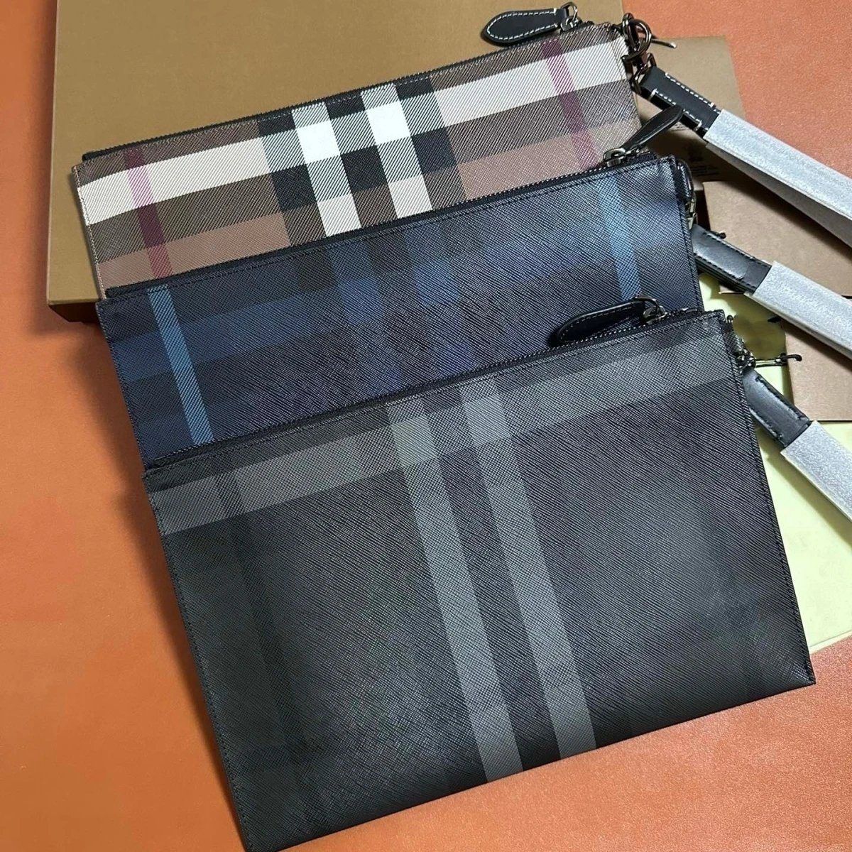Unbranded Handbags Plaid zip wristlet clutch product image