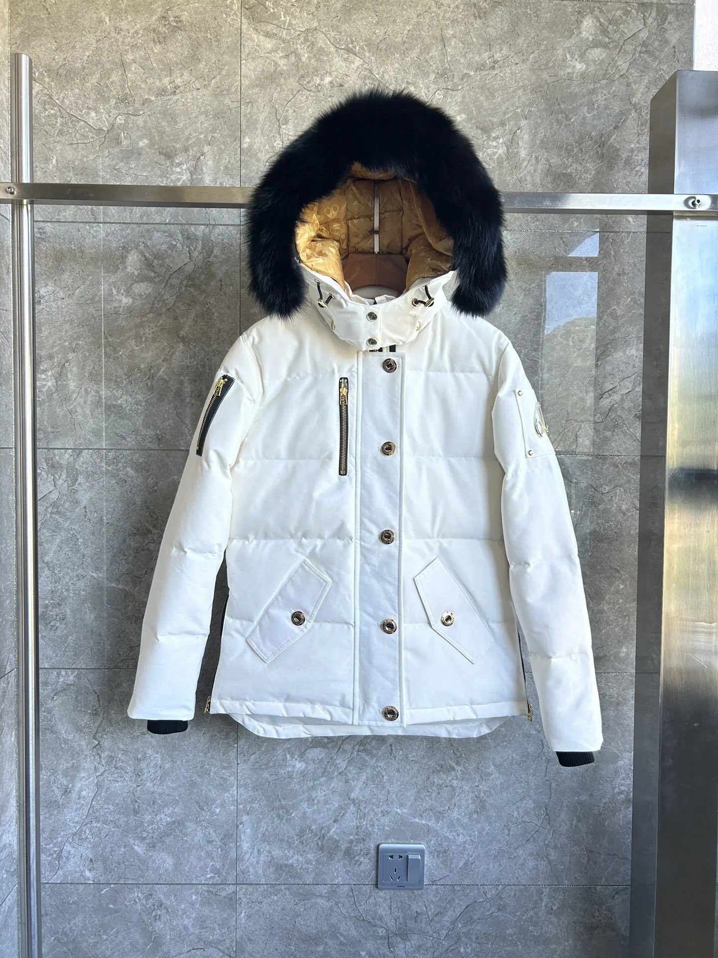 女款白色黑毛领【金标】