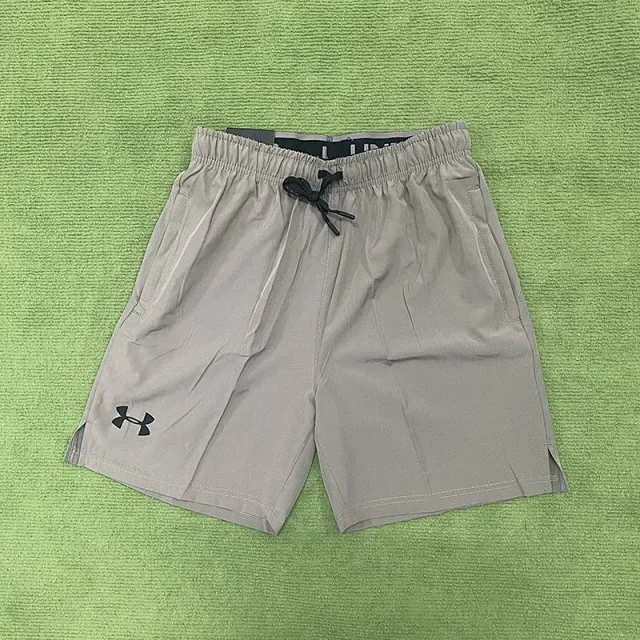 Under Armour Shorts Woven drawstring athletic with zip pockets product detail image 6