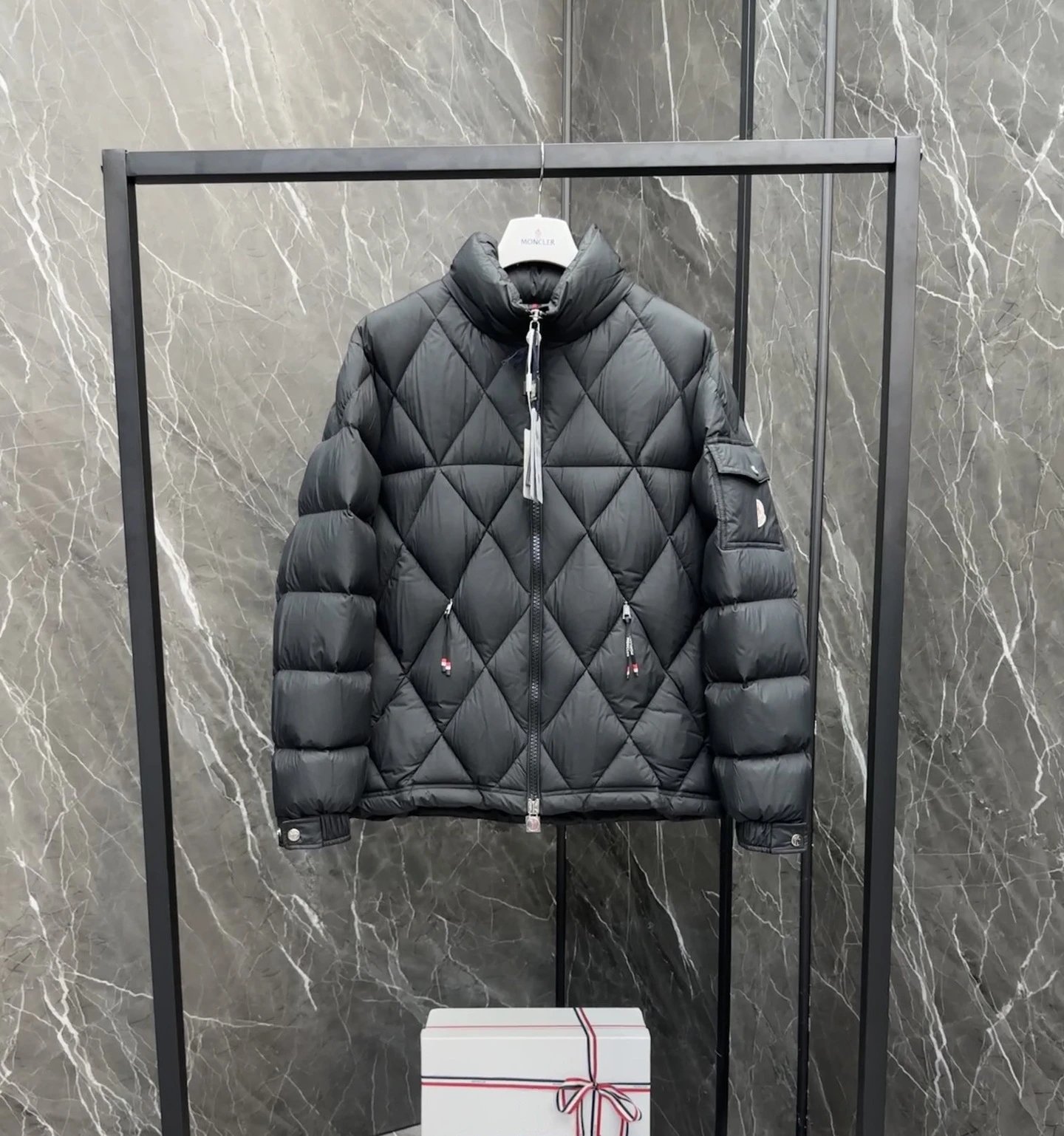 Moncler Down Jackets Hooded puffer jacket — Short, diamond-shaped, black