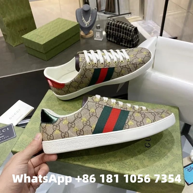 Gucci Ace GG Supreme Canvas Low Bee Print