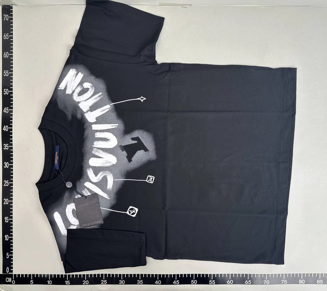 L*v* Black & White (Best Seller) *top quality