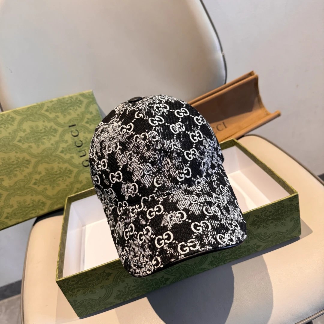 Gucci GG Supreme Baseball Cap - 001068