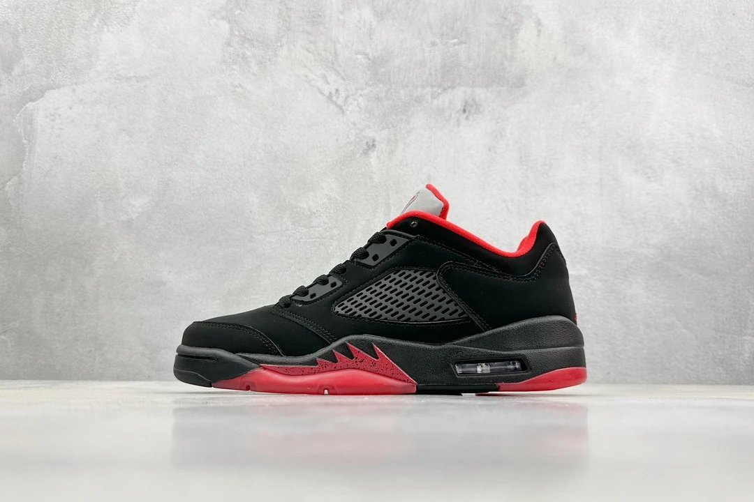 Black and Red Low Gang 819171-001 36-47.5
